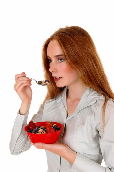 Vrouw eten ontbijt. — Stockfoto