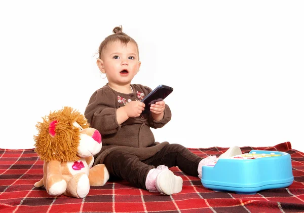 Bebê brincando com celular . — Fotografia de Stock