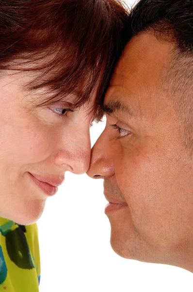 Middelbare leeftijd paar met voorhoofd samen. — Stockfoto