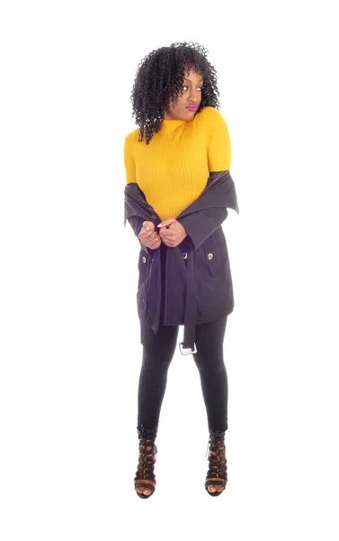 African American woman in yellow sweater. — Stock Photo, Image