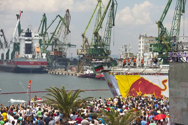 Varna - 2 lipca: Konkurent jest skoki statku powietrznego improwizowane i — Zdjęcie stockowe