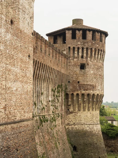 Soncino středověký hrad pohled v Itálii — Stock fotografie