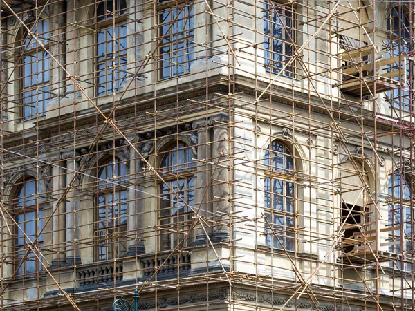 Fragment av byggnadsställningar i Prag — Stockfoto