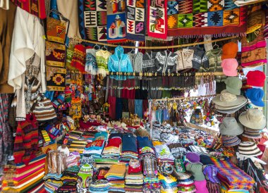 Geleneksel bir pazarın Peru
