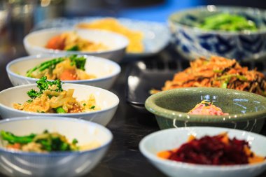 Güzel bir renk ile çanak ızgara sebze