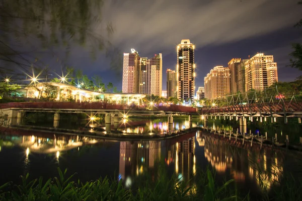 Nacht uitzicht over Taichung cyit, Taiwan — Stockfoto