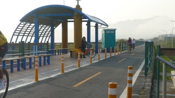 Taipei Taiwan cenário ao longo da ciclovia — Vídeo de Stock