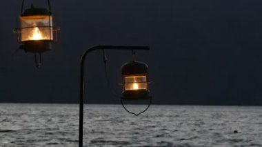 Güzel görünüm üzerinde sonbahar Gölü Towadako Towada Hachimantai Milli Parkı'nda seyir bir gezi teknesi