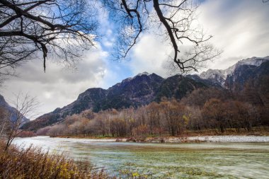 sonbahar sezonunun kamikochi Milli Parkı, Japonya