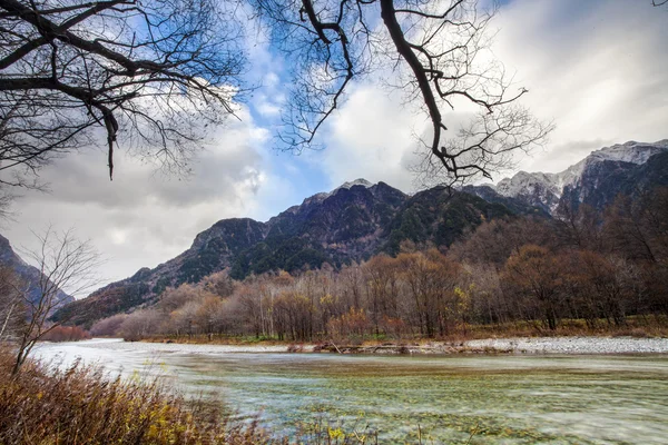 Saison d'automne du parc national kamikochi, Japon — Photo