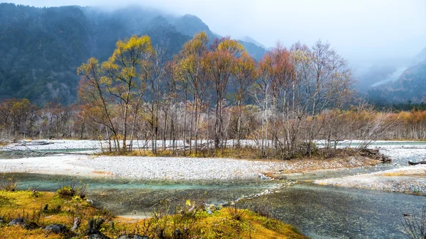 Herbstsaison des Kamikochi Nationalparks, Japan — Stockfoto