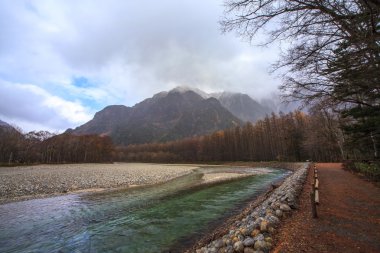 sonbahar sezonunun kamikochi Milli Parkı, Japonya