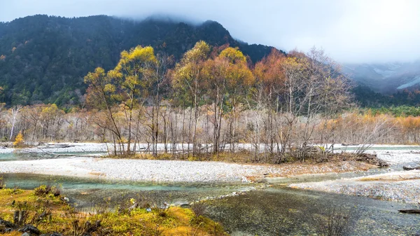 Herbstsaison des Kamikochi Nationalparks, Japan — Stockfoto