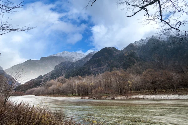 Saison d'automne du parc national kamikochi, Japon — Photo