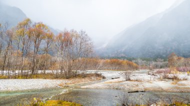 sonbahar sezonunun kamikochi Milli Parkı, Japonya