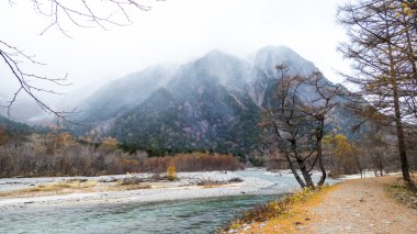 sonbahar sezonunun kamikochi Milli Parkı, Japonya