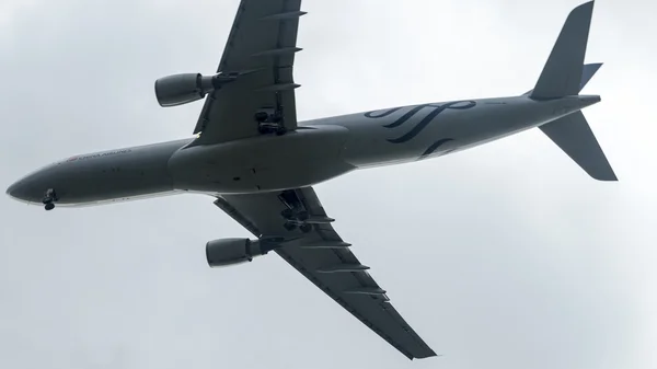 Aereo in procinto di atterrare all'aeroporto internazionale di Taoyuan, Taiwan — Foto Stock