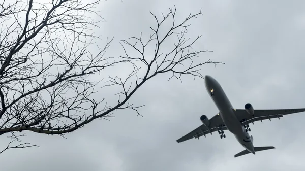 Taoyuan International Airport, Tayvan inmek uçak — Stok fotoğraf