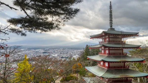 Vacker av Mt. Fuji med höstfärger i Japan — Stockfoto