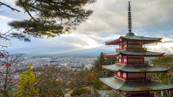 Vacker av Mt. Fuji med höstfärger i Japan — Stockfoto