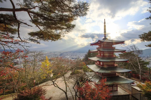 Vacker av Mt. Fuji med höstfärger i Japan — Stockfoto