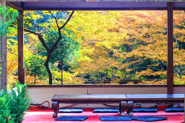 Kyoto, JAPÓN - 16 de noviembre de 2013: Un pabellón en Jingo-ji, Japón. Jing. —  Fotos de Stock