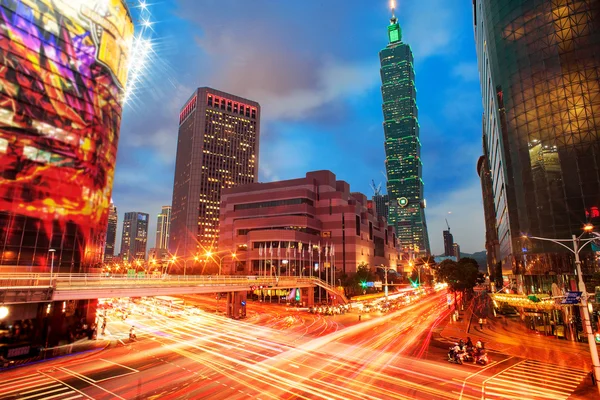 Paisaje urbano de Taipei al atardecer en la ciudad de Taiwán — Foto de Stock