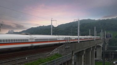 Yüksek hızlı tren drung günbatımı Zamanı