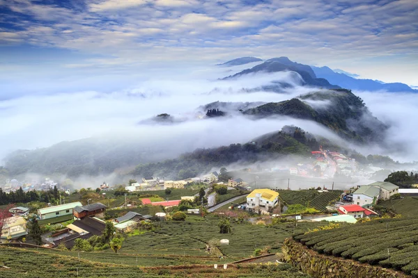 Alishan, Condado de Chiayi, Taiwan: nuvens de pôr do sol — Fotografia de Stock