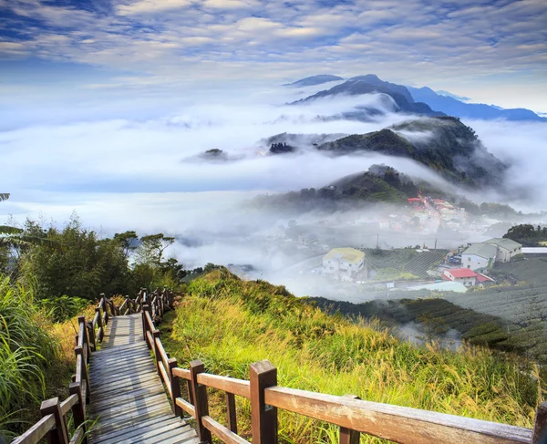 Imágenes de hermoso paisaje con buen color de sol de montaña — Foto de Stock