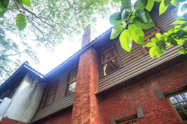 Eski cam taş ev güzel bir renk ile yapılan