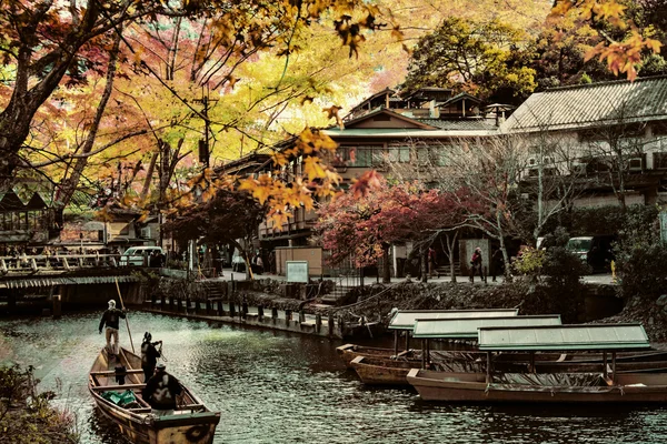 Abbildung der Herbstjahreszeit in arashiyama, Japan — Stockfoto