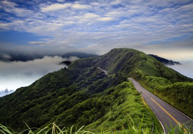 imageing yeşil yol ve güzel backgr güzel manzara