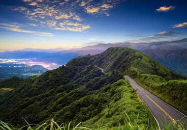 imageing yeşil yol ve güzel backgr güzel manzara