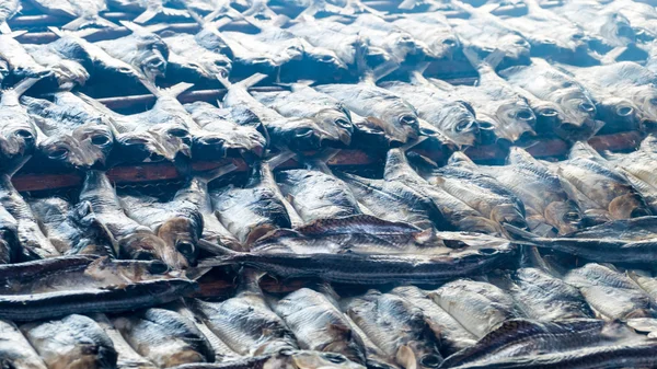 Geräucherter Fisch auf dem Teller im Sommer, Taiwan — Stockfoto