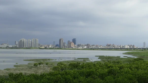 Bella vista della pista ciclabile Taipei Central River, Taiwan — Foto Stock