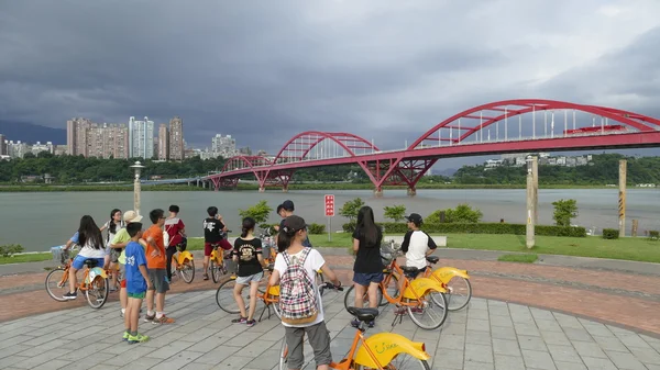 Bella vista della pista ciclabile Taipei Central River, Taiwan — Foto Stock