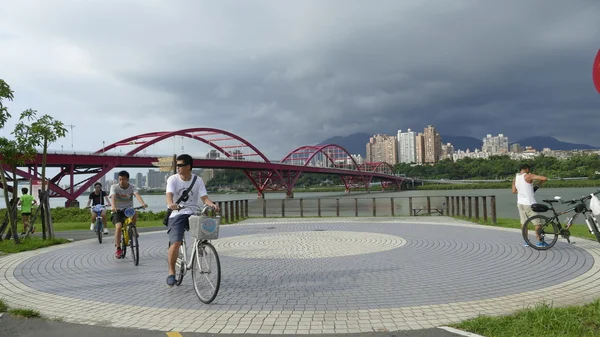 Mooi uitzicht op het fietspad Taipei Central River, Taiwan — Stockfoto