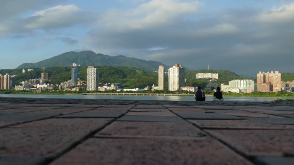 Bonita vista de Taipei carril bici del río Central, Taiwán — Vídeos de Stock