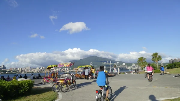 Mooi uitzicht op het fietspad Taipei Central River, Taiwan — Stockfoto