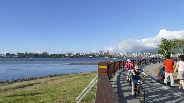 Bella vista della pista ciclabile Taipei Central River, Taiwan — Foto Stock