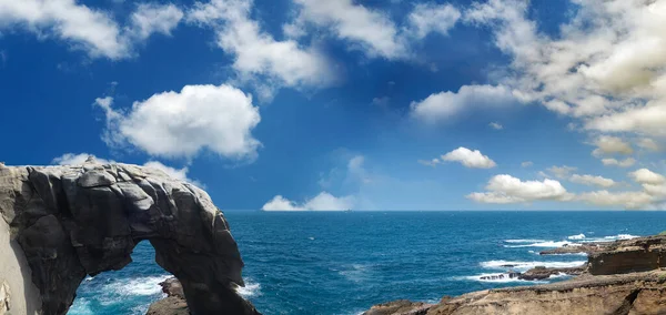 Hermosa Vista Mar Con Una Bonita Piedra Para Persona Puede —  Fotos de Stock