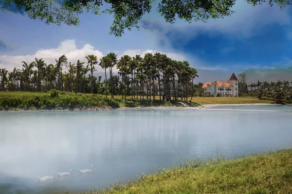 Lake Hualien Taiwan Blue Sky White Clouds Trees Shadows Flowing — Stock Photo, Image