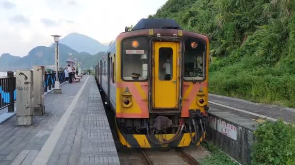 Keelung Taiwan Aug 2021 Scenery Badouzi Railway Station Keelung City — Stockvideo