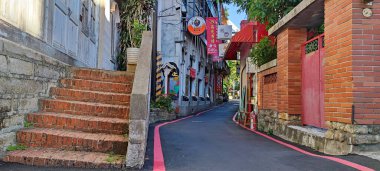 Tamsui, NEW TAIPEI CITY, TAIWAN - 8 Sep 2021 - Taipei 'deki Tamsui Bali Bölgesi, Tayvan güzel bir günde Tamsui Nehri' ne yansıyor