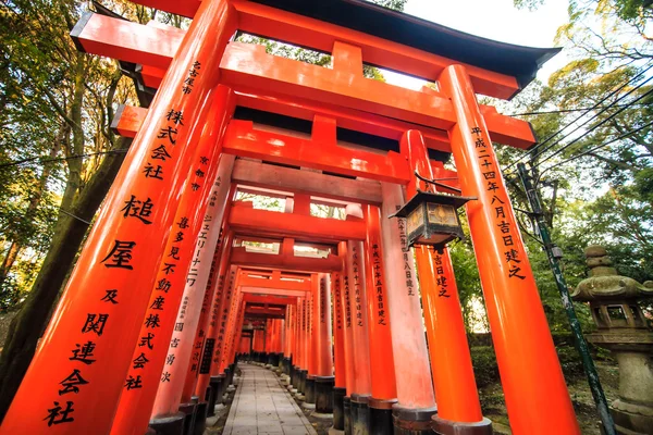 Santuario de Fushimi Inari Taisha en Kyoto, Japón —  Fotos de Stock