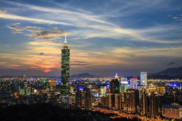 Taipei city view på natten — Stockfoto