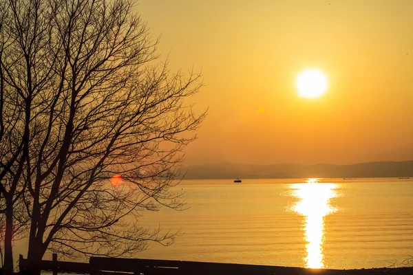 Sunset beside the lake — Stock Photo, Image