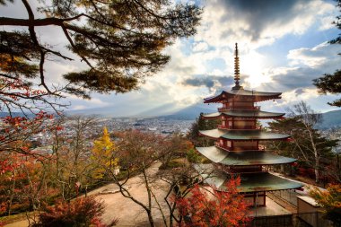 mt. fuji Japonya sonbahar renkleri ile.