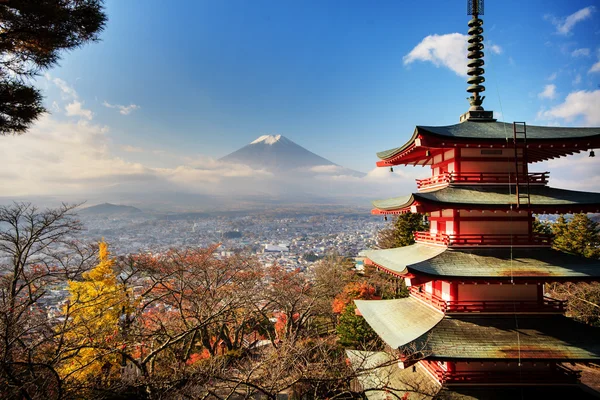 Mt. Fuji avec des couleurs d'automne au Japon . — Photo